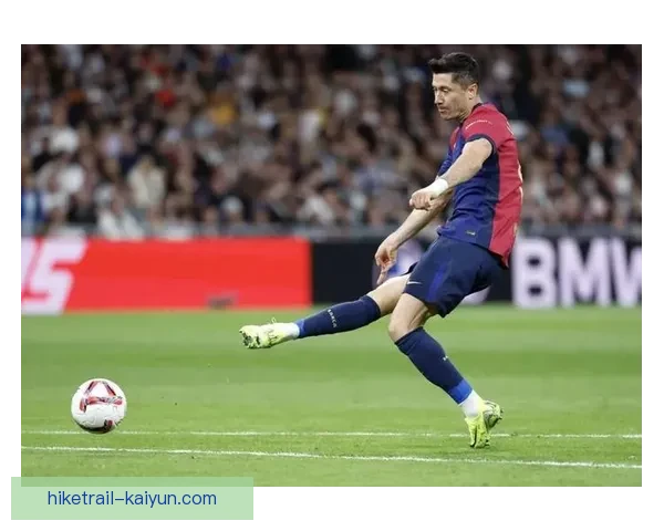 莱万多夫斯基与拉波尔塔会面引发的转会传闻持续升温