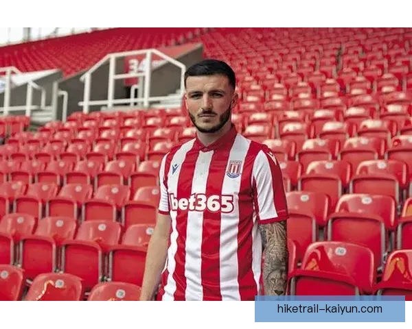 斯托克城红白陶器配色球衣设计致敬俱乐部传统陶瓷工艺